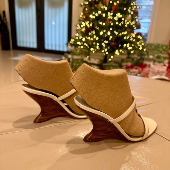 Salvatore Ferragamo Shoes - Salvatore Ferragamo White Leather Sculptural Wooden Heel Chain Sandals, Size 6